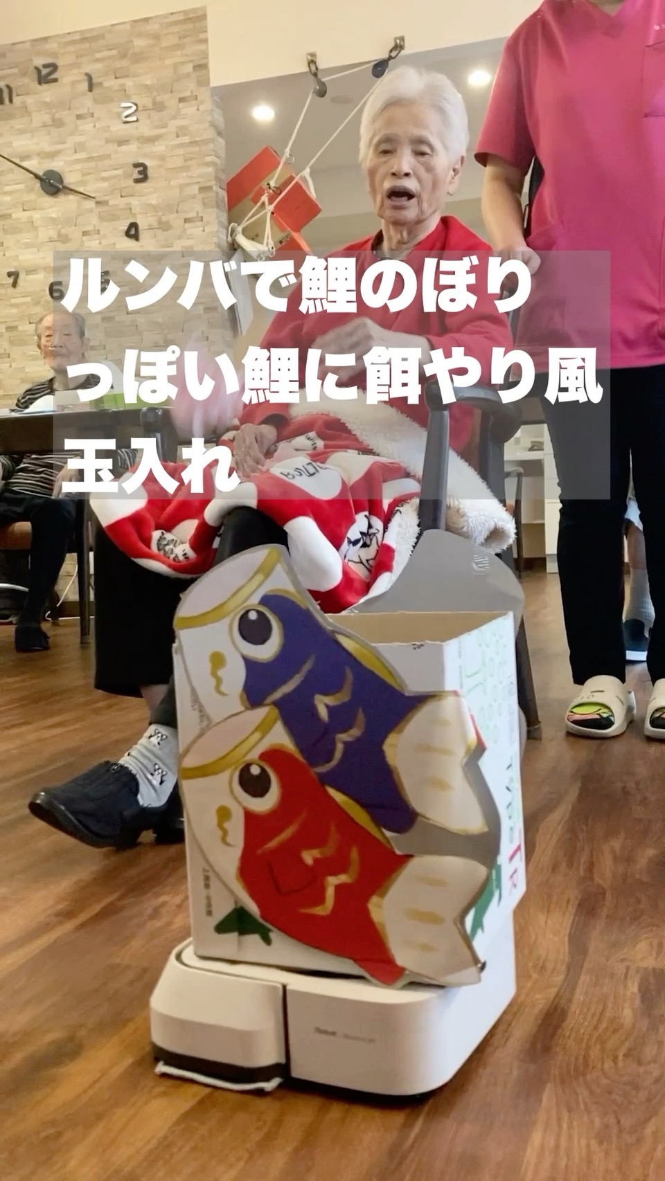 鯉に餌やり風玉入れ♪